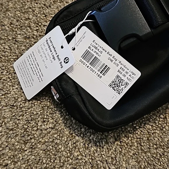 Lululemon Everywhere Belt Bag Rainbow Logo O/S Black NEW - Picture 10 of 10
